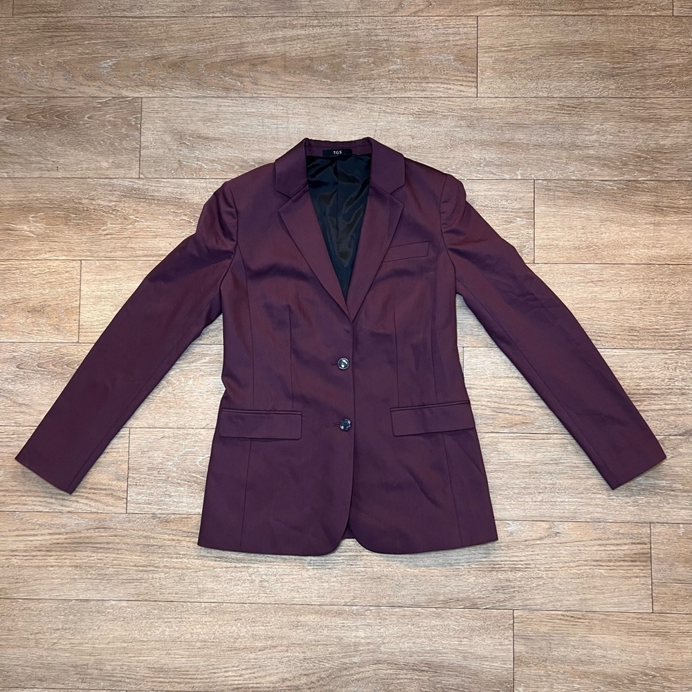 Sophisticated Purple Blazer with Tailored Design The real real